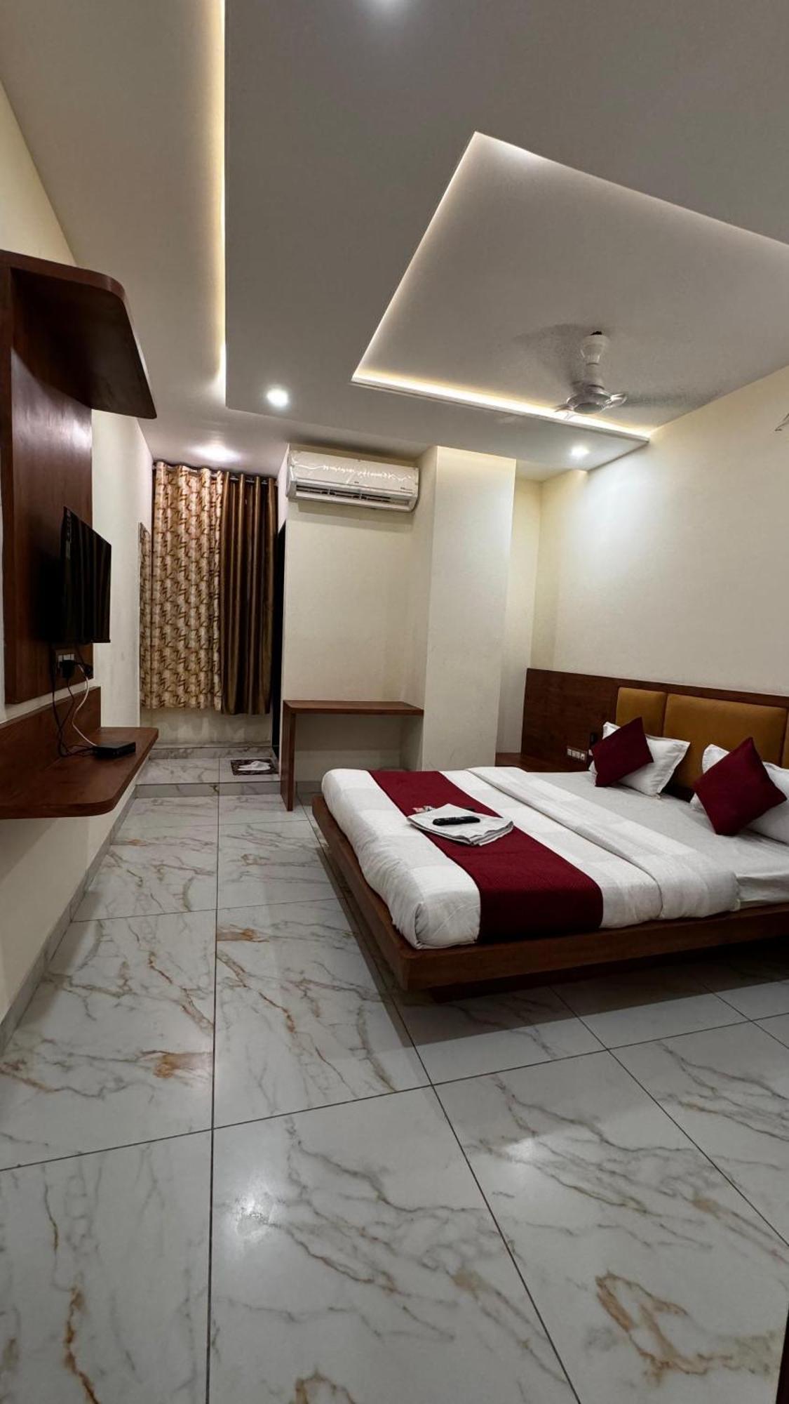 Hotel Prakasham Ujjain Ngoại thất bức ảnh