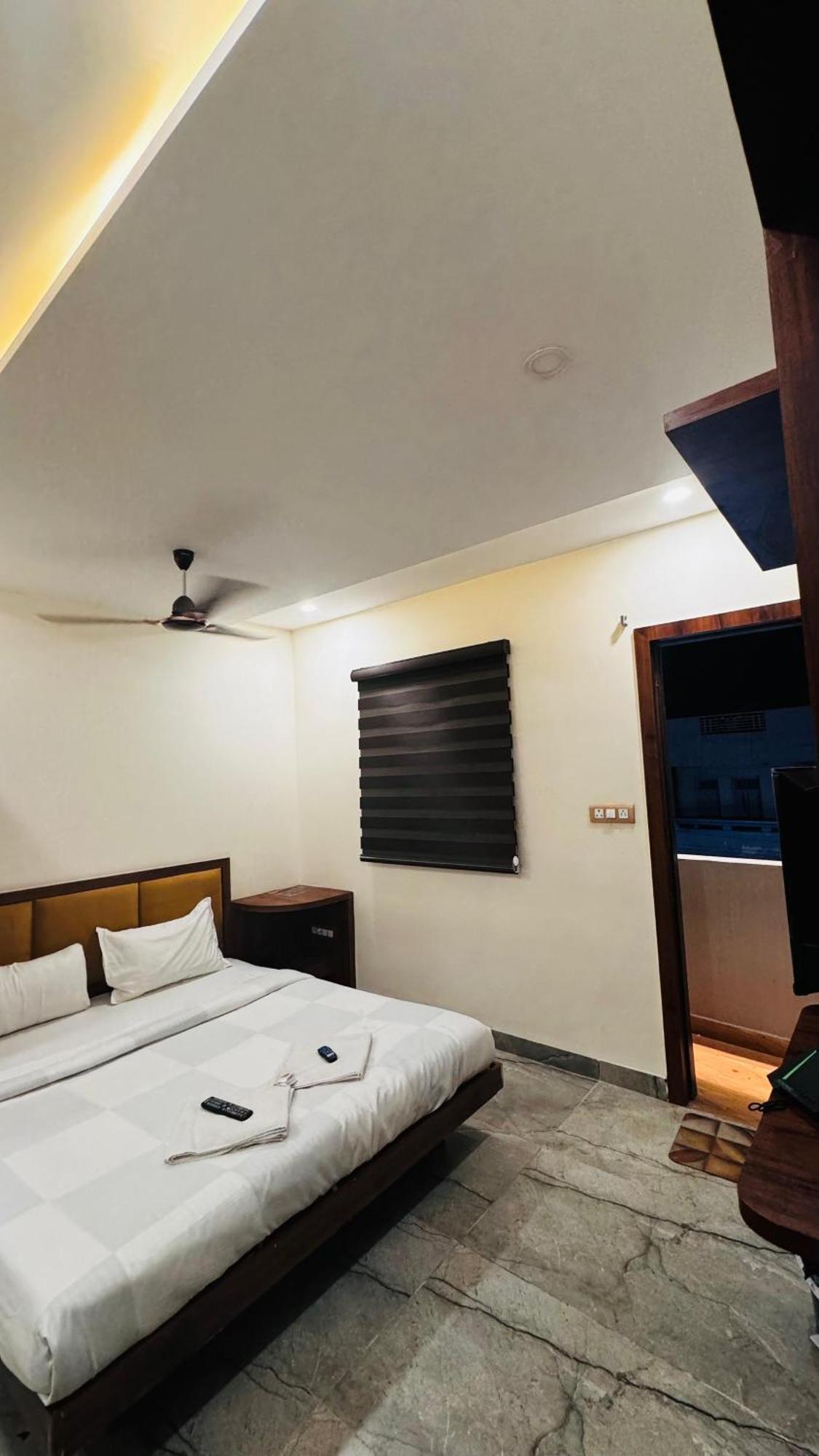 Hotel Prakasham Ujjain Ngoại thất bức ảnh