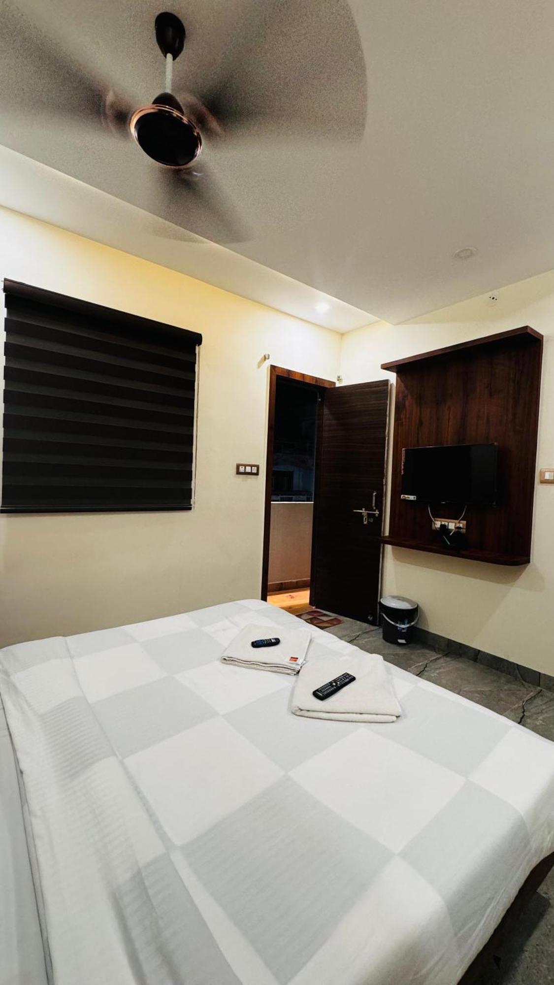 Hotel Prakasham Ujjain Ngoại thất bức ảnh
