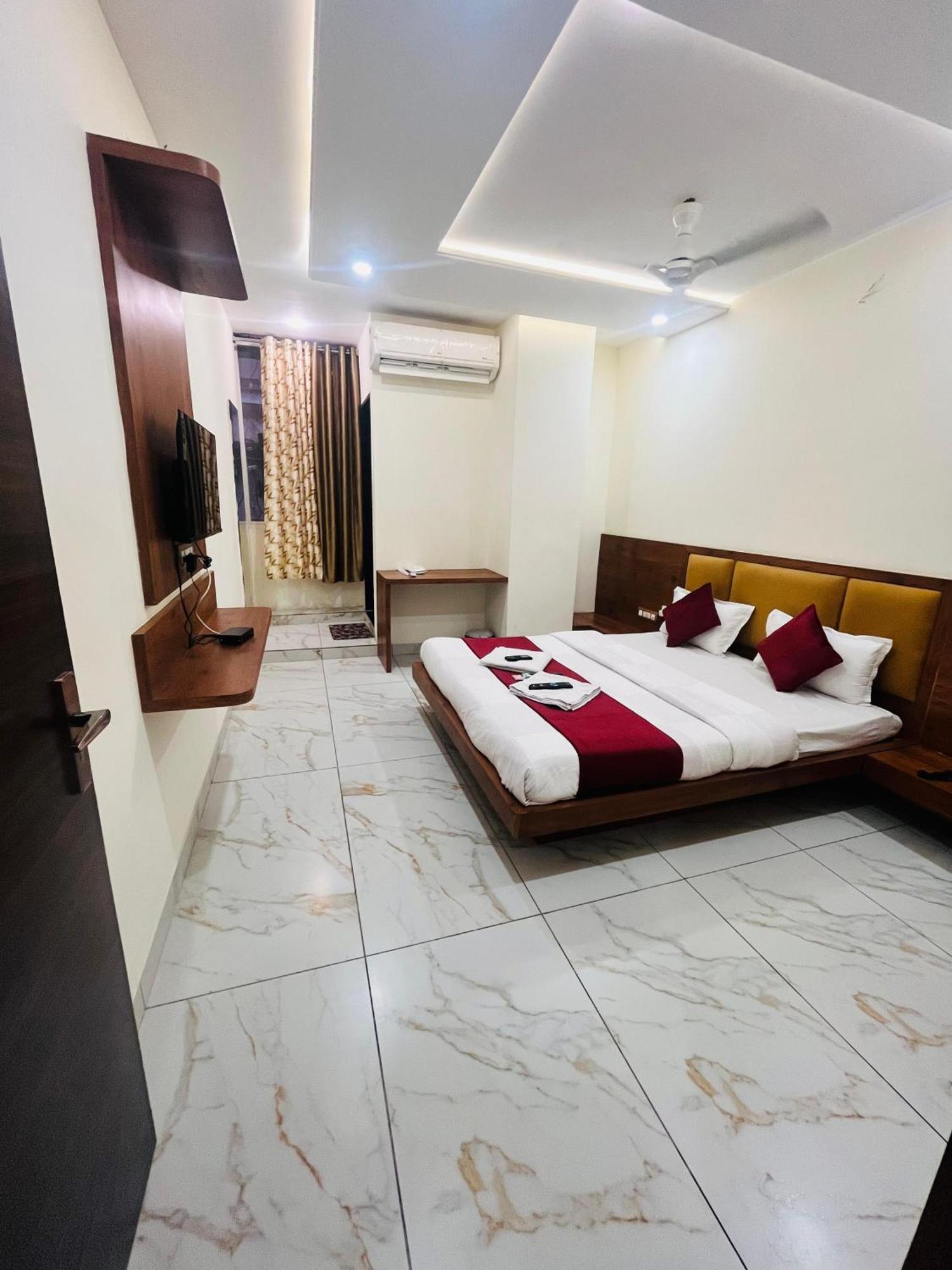 Hotel Prakasham Ujjain Ngoại thất bức ảnh