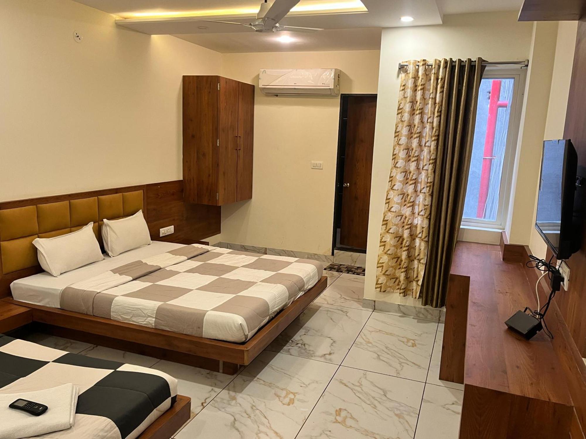 Hotel Prakasham Ujjain Ngoại thất bức ảnh