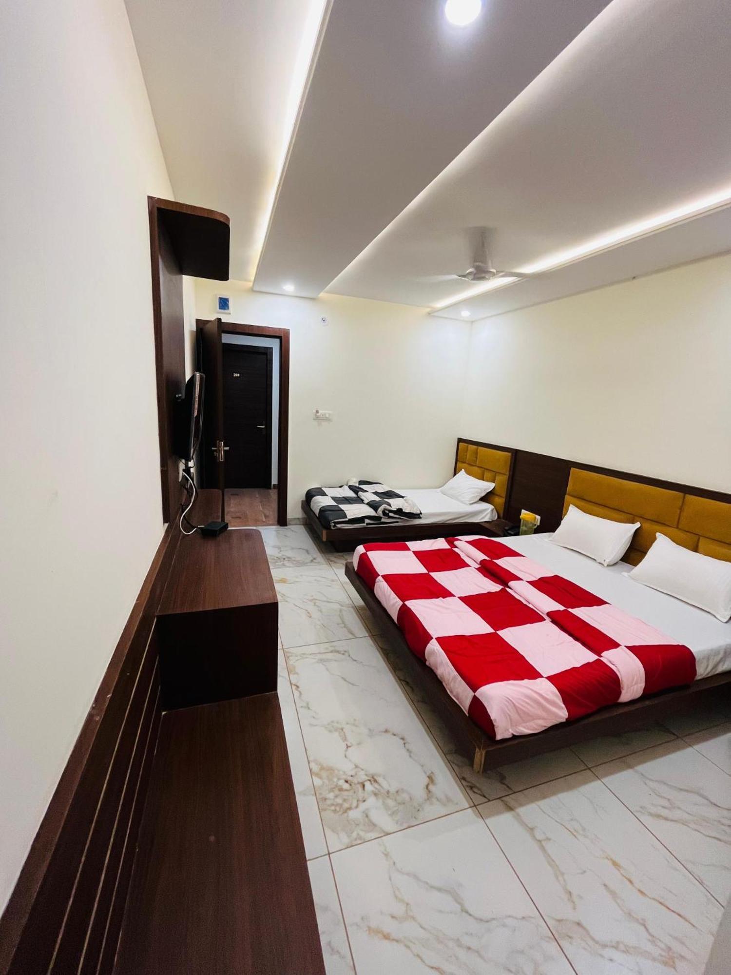 Hotel Prakasham Ujjain Ngoại thất bức ảnh