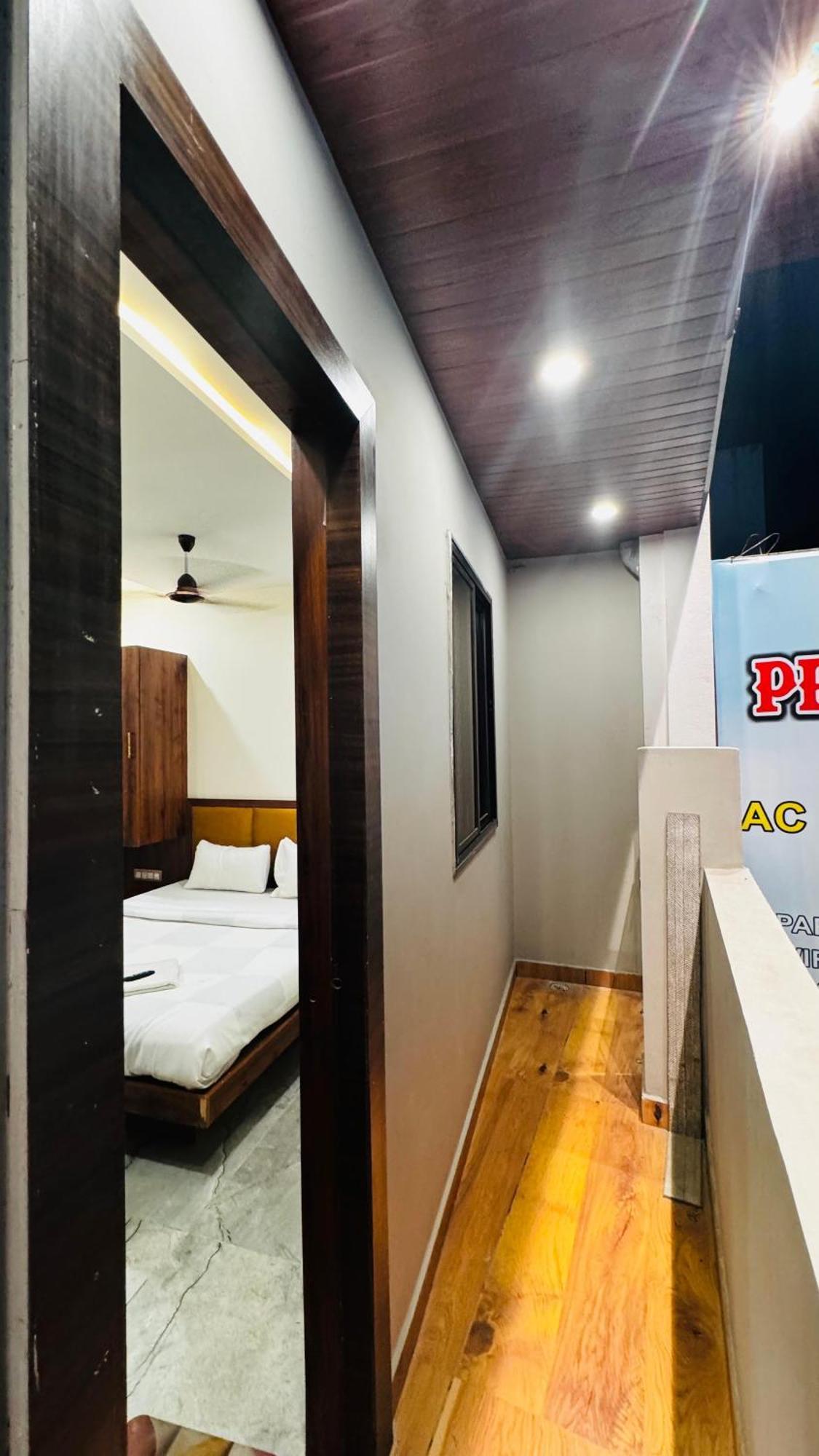 Hotel Prakasham Ujjain Ngoại thất bức ảnh