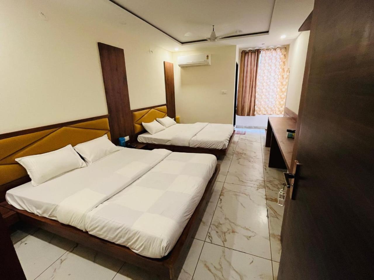 Hotel Prakasham Ujjain Ngoại thất bức ảnh