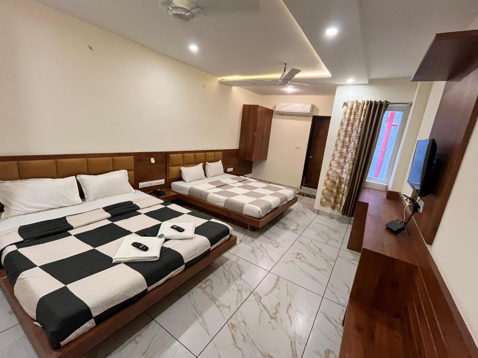 Hotel Prakasham Ujjain Ngoại thất bức ảnh