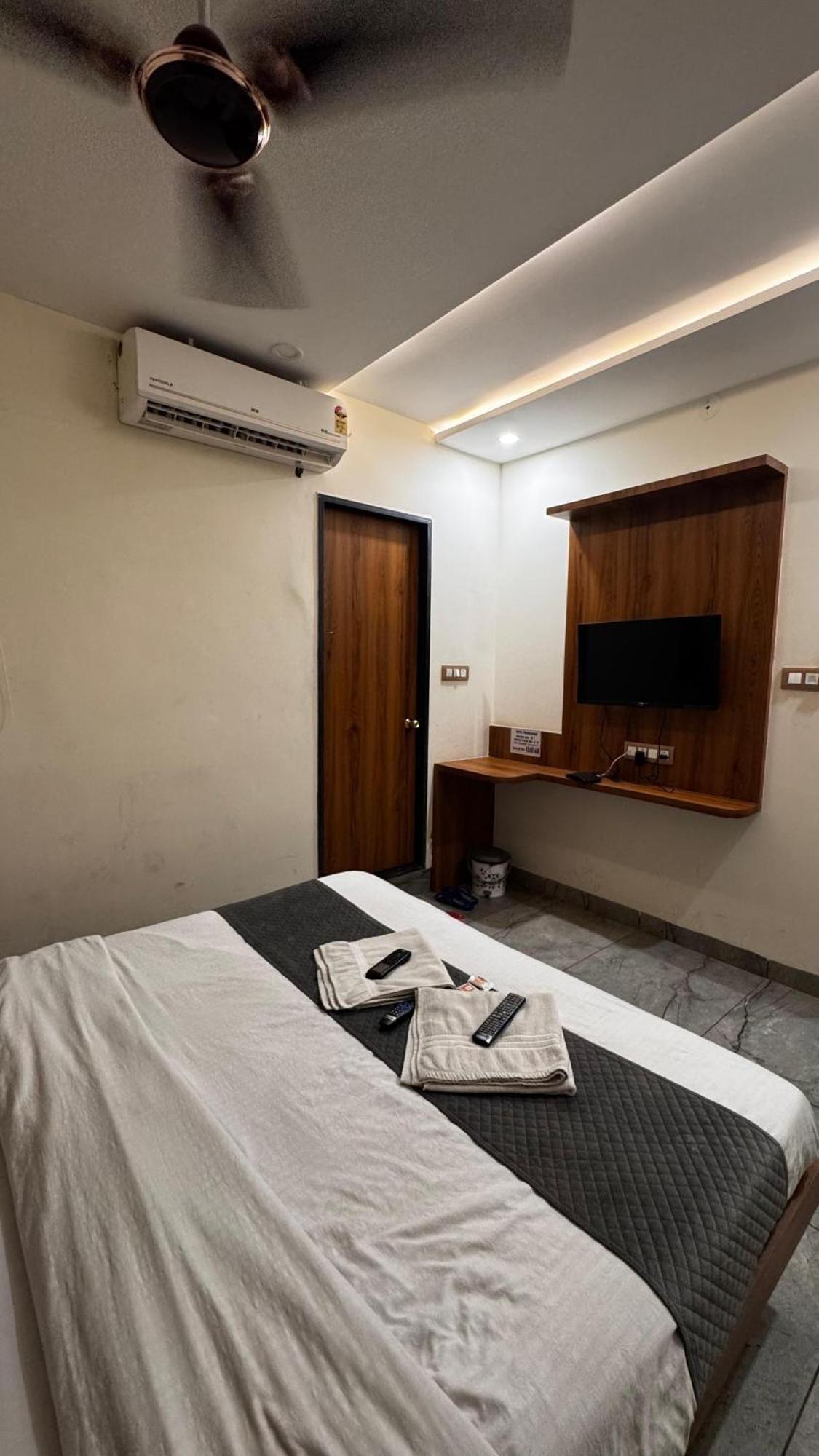 Hotel Prakasham Ujjain Ngoại thất bức ảnh