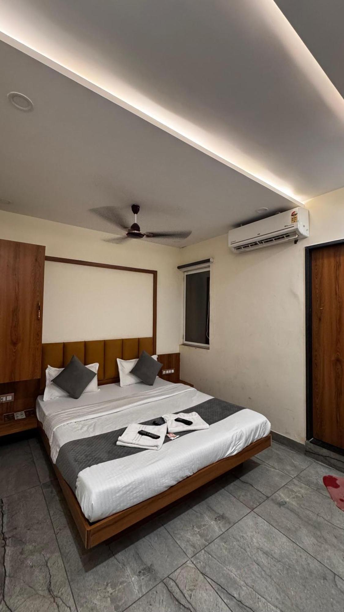Hotel Prakasham Ujjain Ngoại thất bức ảnh