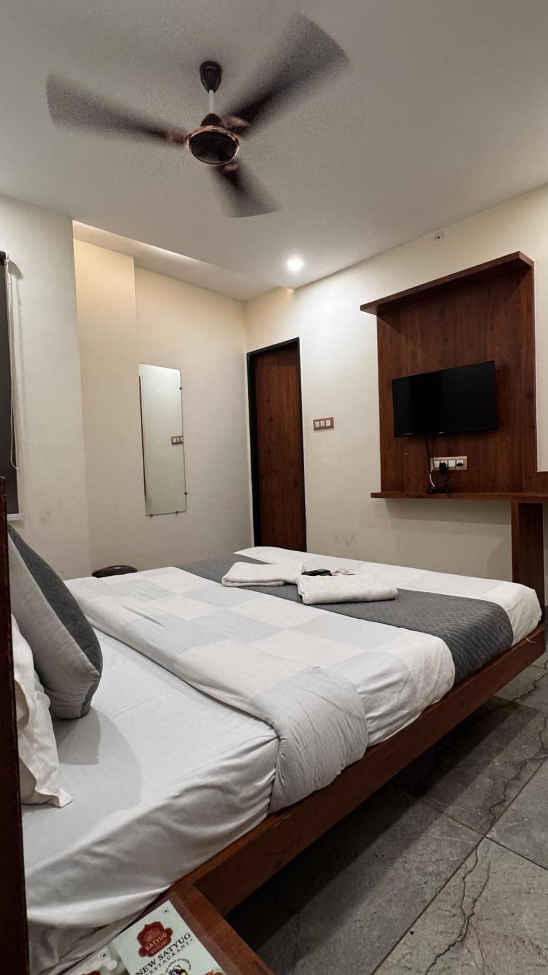 Hotel Prakasham Ujjain Ngoại thất bức ảnh